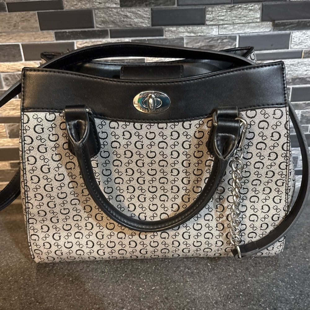 Guess Black and Cream Handbag